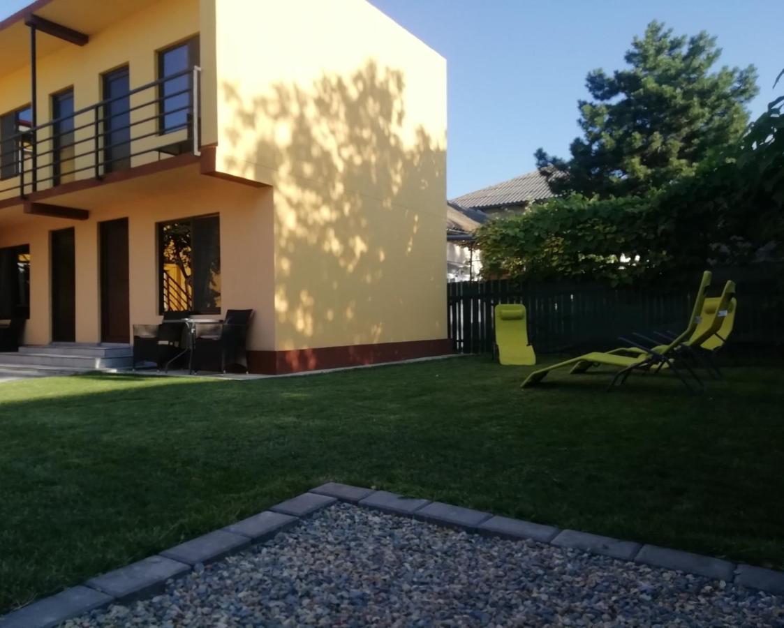 Отель Casa Marronne Костинешти Экстерьер фото