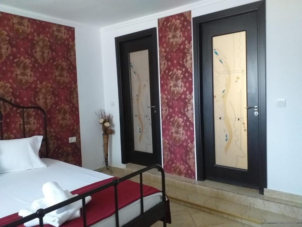 Отель Casa Marronne Костинешти Экстерьер фото