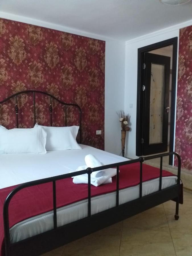 Отель Casa Marronne Костинешти Экстерьер фото