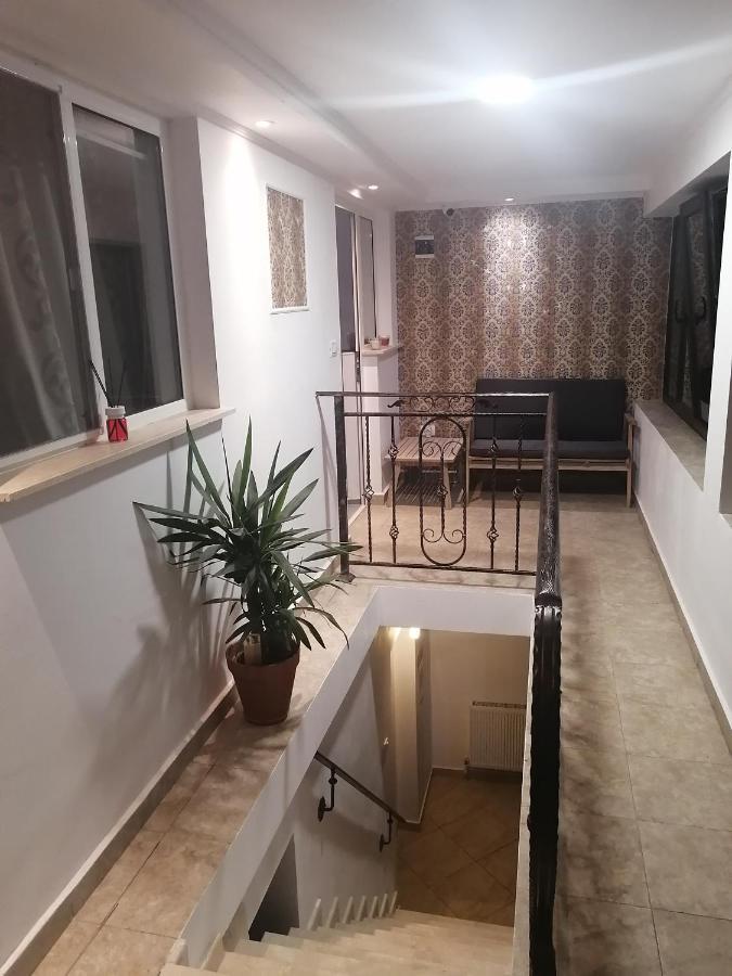 Отель Casa Marronne Костинешти Экстерьер фото